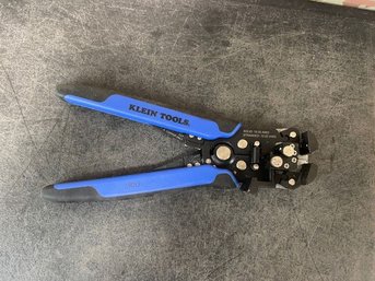 Klein Tools 11061 Self-Adjusting Wire Stripper/Cutter H3