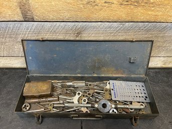 Vtg Metal Tool Box Full Of Taps K1