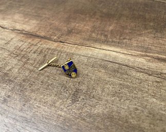 Vintage UConn Club Shield-shaped Lapel Pin A3