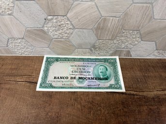 Vintage 100 Escudos Banknote From Mozambique A3