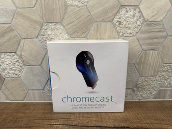 Google Chromecast (1st Generation) Streaming Media Player (Model H2G2-42) B1