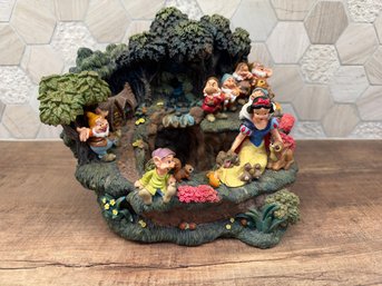 Disney Store Snow White And The Seven Dwarfs Tabletop Water Fountain JDA7