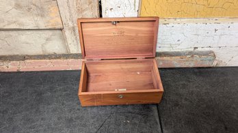 Lane Cedar Box R6
