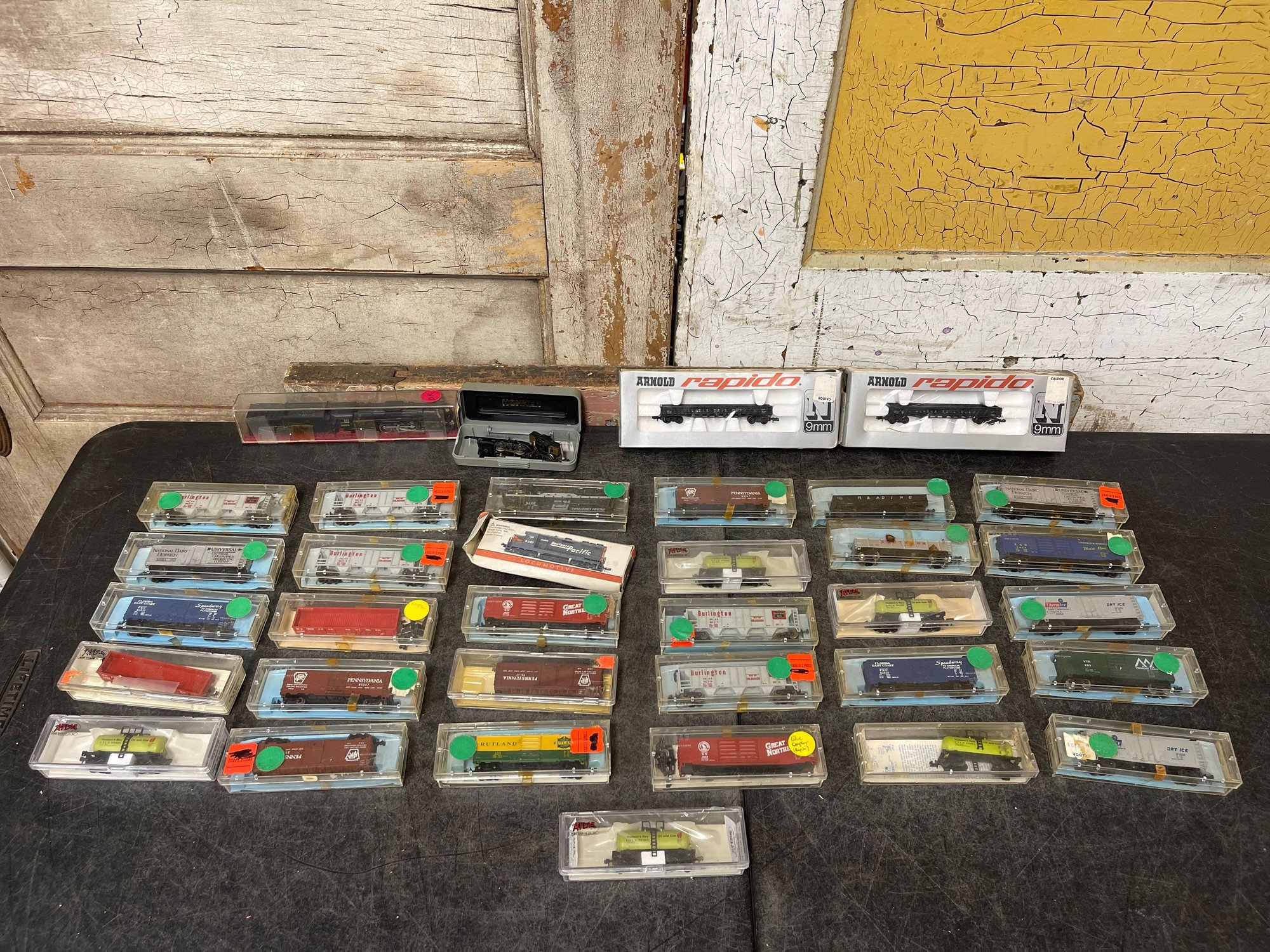 N Scale Model Trains Lot Of 35 (RS1) #44458 | Auctionninja.com