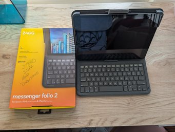 Ipad And Zagg Keyboard (1M)
