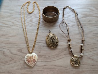 Gold Tone Costume Jewelry Lot (12M)