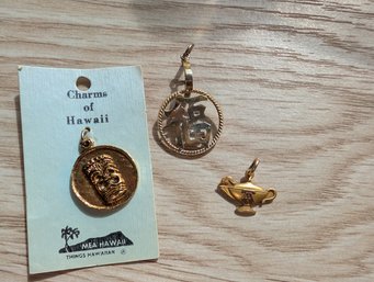 3 Travel Pendants (19M)