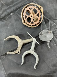 Metal Antique Brass-colored Lawn Mower Gear Or Wheel, Metal Boat Oar Locks, Decorative Metal Piece