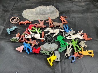 Lot Of Cowboys, Indians And Parts Of A Fort RB