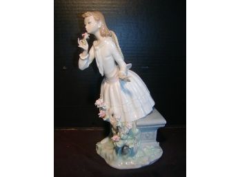 Large Vintage LLADRO PORCELAIN FIGURE 'Aroma Exquisito' #1313