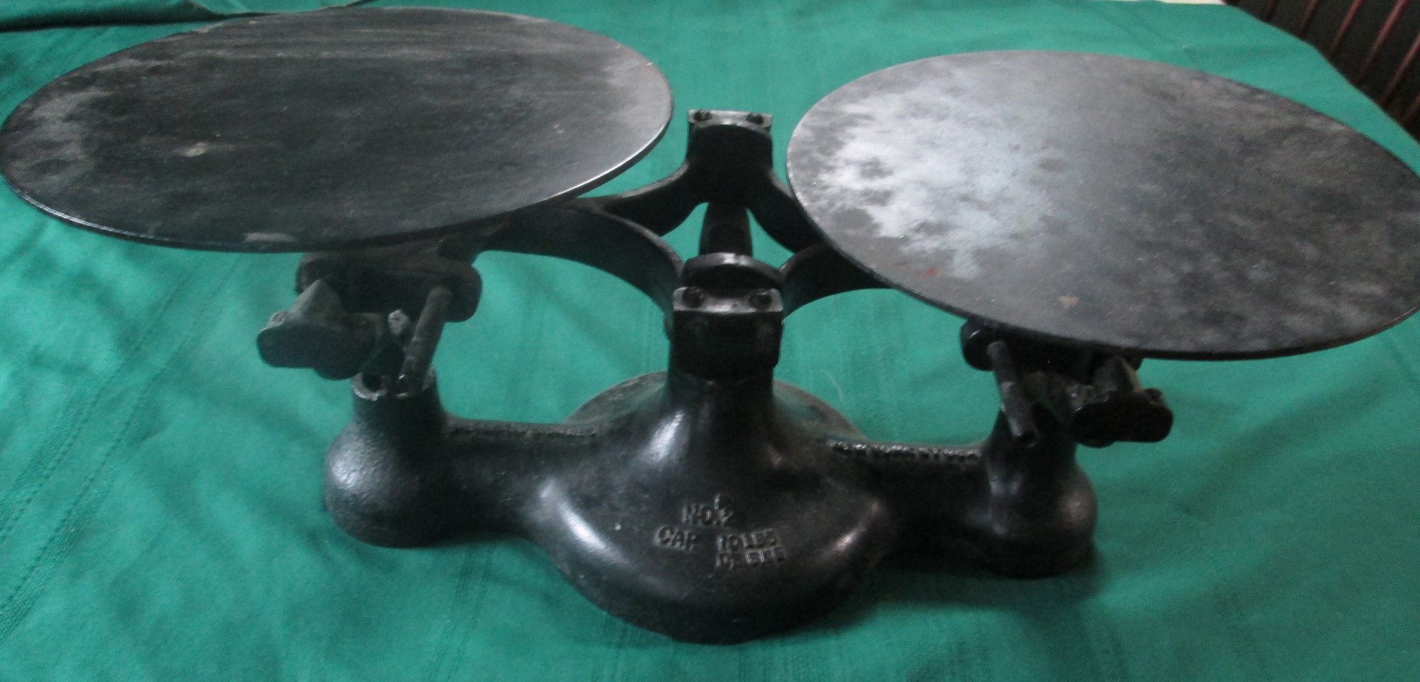 Antique Metal Balance Scale #7462 | Auctionninja.com
