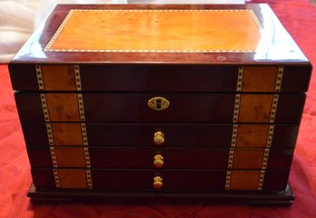 Classy Locking Jewelry Box With Key