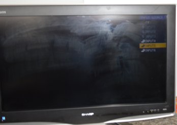Sharp TV With Remote 32'