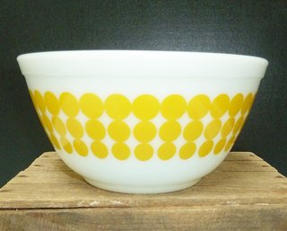 Vintage Pyrex Yellow Polka Dot Mixing Bowl #402