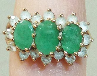 Emerald Green 3 Stone Ring Marked 10K, Clear Accent Stones, 3.8gr SIZE 5.75