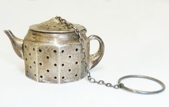 Sterling Silver Tea Strainer, Infuser Mkd. STERLING AMCRAFT, Attleboro Mass. (20.4grams)