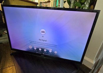 Samsung 32' LED HDTV Model UN32M4500 Smart TV Working