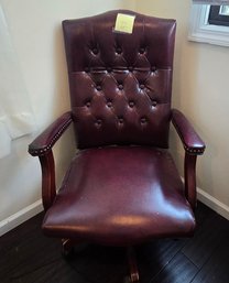 Traditional Tufted Leather Executive Office Chair With Nailhead Trim & Wood Swivel Base