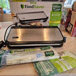 FoodSaver FM2900 Vacuum Sealing System W/ Bags, Roll & Accessories - WORKS