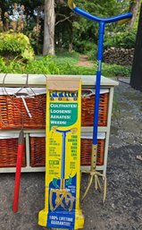 Garden Claw Gold Soil Cultivator & Vintage-Style Wire Rug Beater- Garden & Household Tools