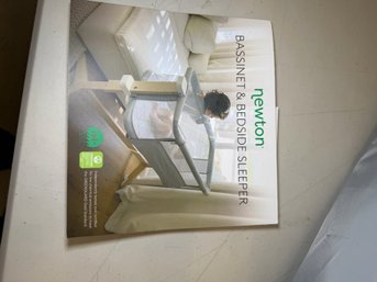 Newton Bassinet & Bedside Sleeper Model 8400 - Mattress, Carry Bag & Manuals