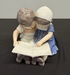 B&G Bing & Grondahl Denmark Porcelain Figurine 1567 - Children Reading Book
