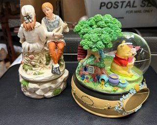 Disney Winnie The Pooh And Piglet Wind-Up Globe With Seated-Couple Figurine