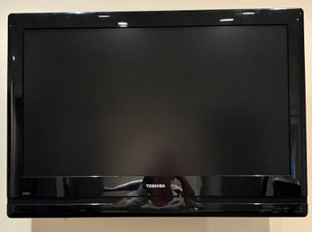 Toshiba 38' Flat Screen Television With Wall Mount Bracket