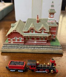 Danbury Mint The Old Railroad Station, America's Historic Railroad Stations- 1993 With Train & Box