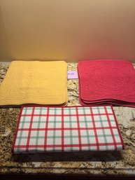 Lot Of Quilted Kitchen Chair Pads & Plaid Table Placemats  Home Dining Linens