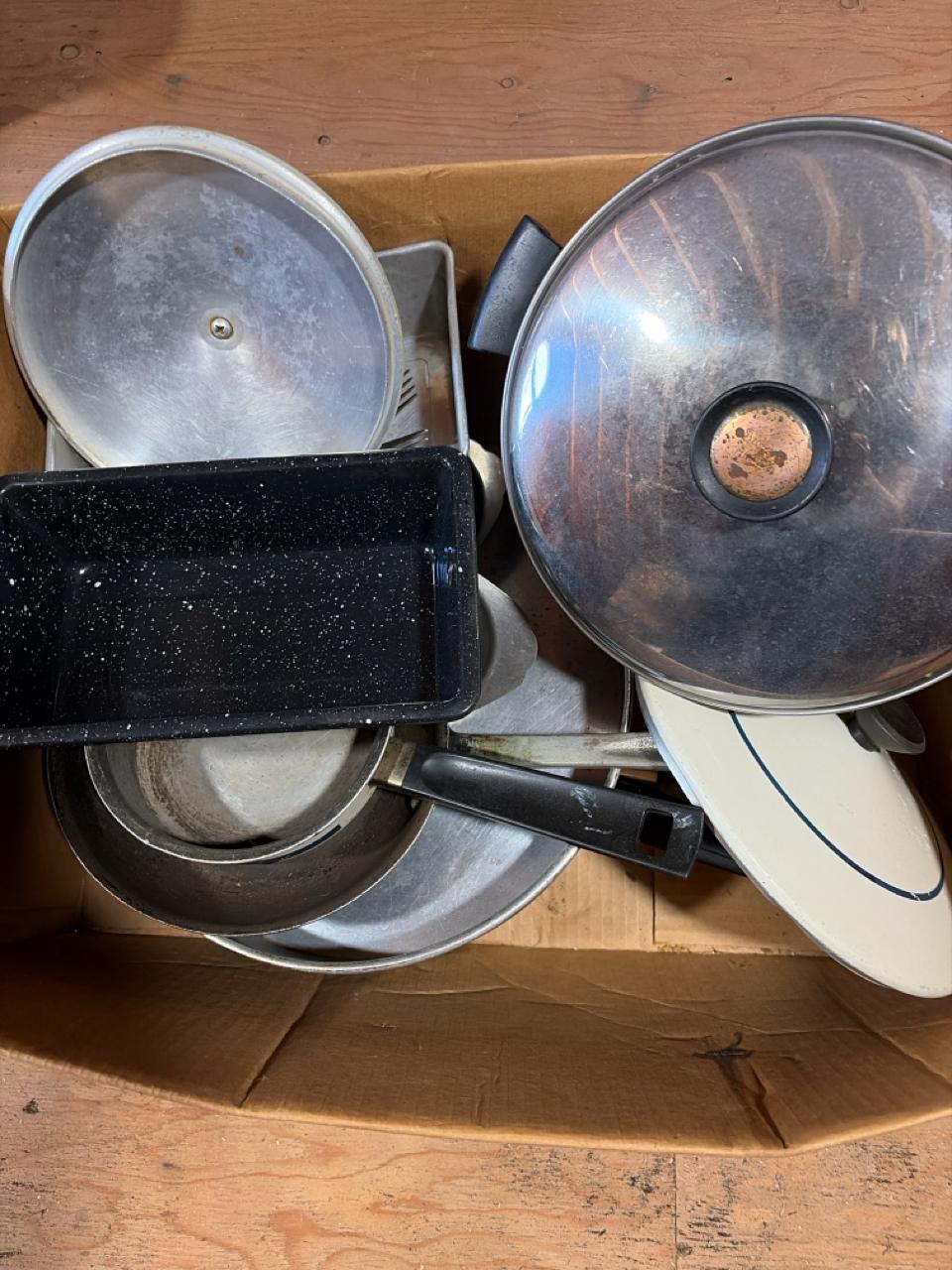 Mixed Cookware Lot- Frying Pans, Saucepans With Bakeware And Lids ...