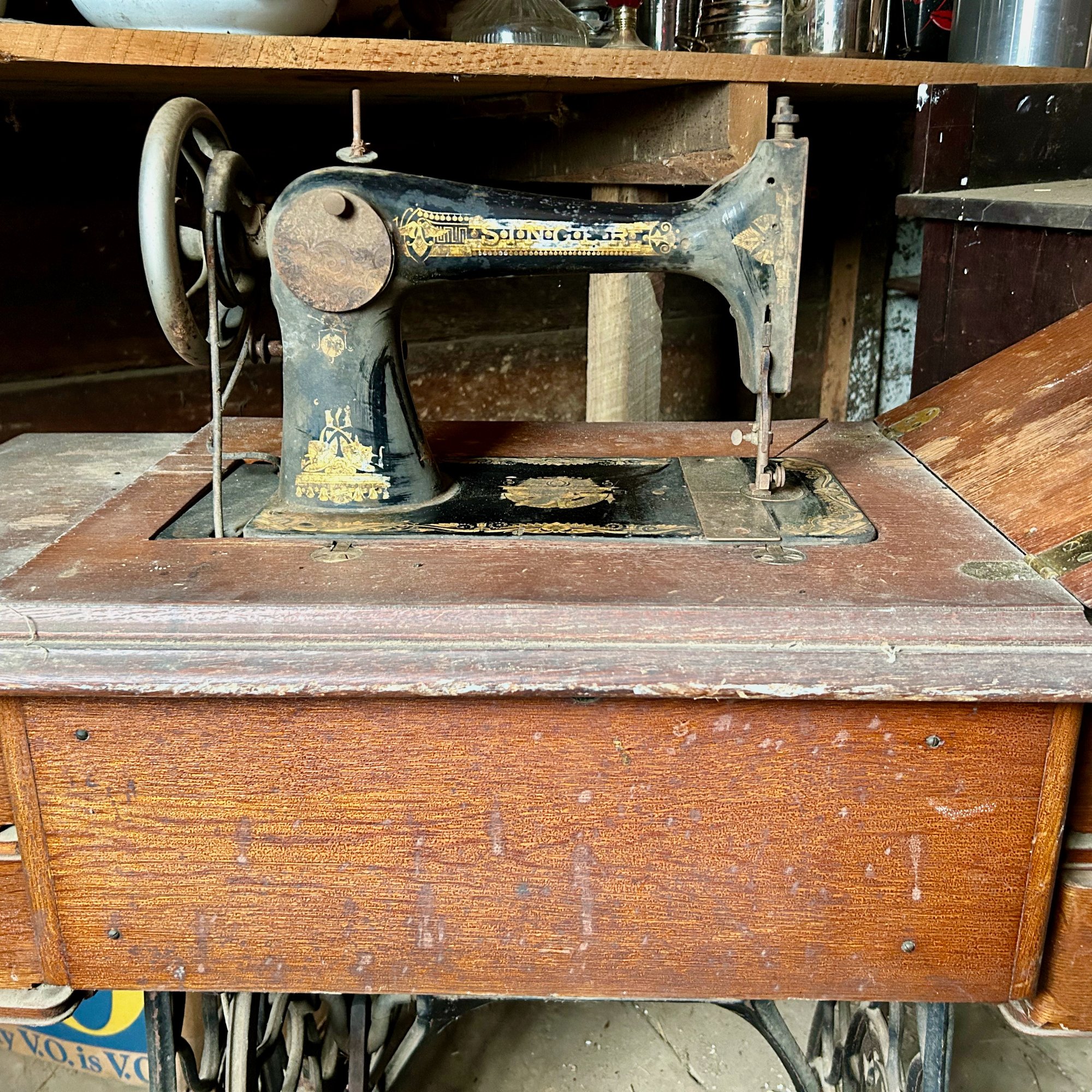 Antique Singer Sphinx Sewing Machine 127 (1891-1905) With Cast