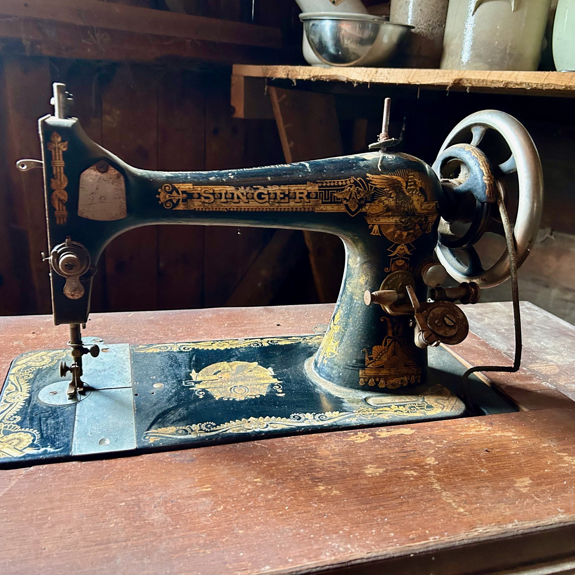Antique Singer Sphinx Sewing Machine 127 (1891-1905) With Cast