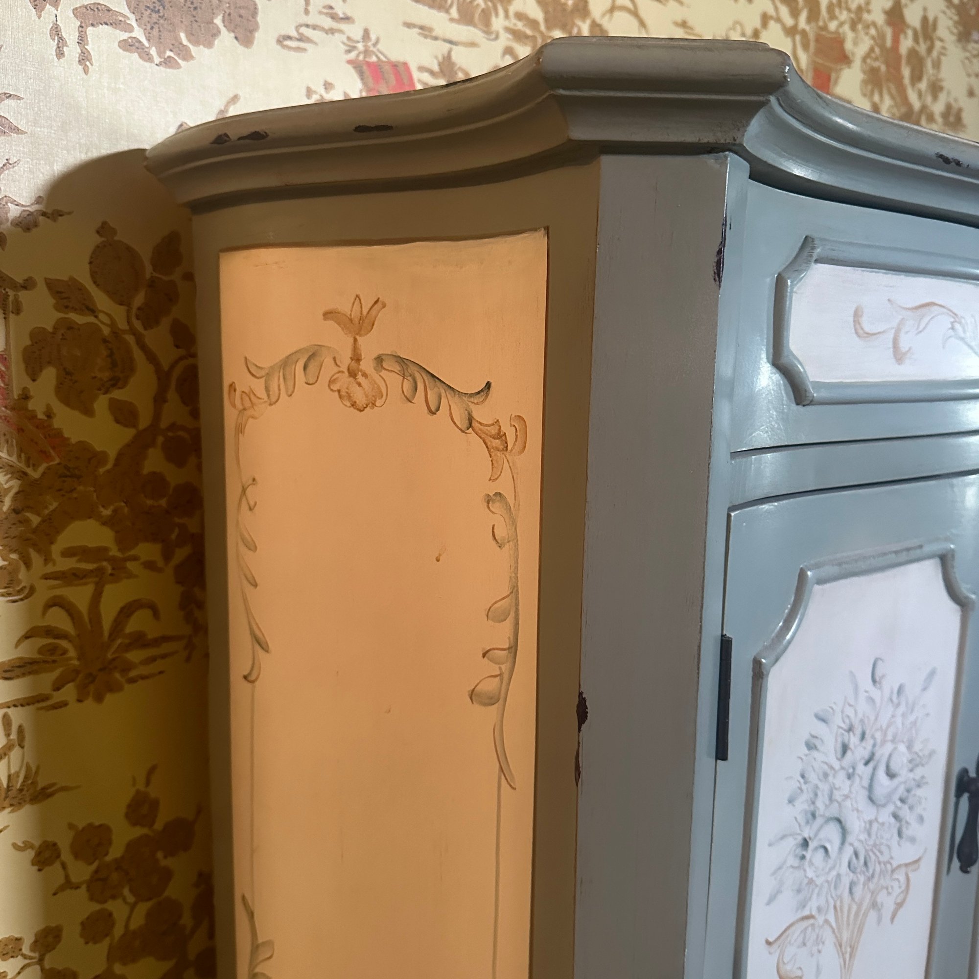 Small Light Blue With Florals Painted (Office) 70945