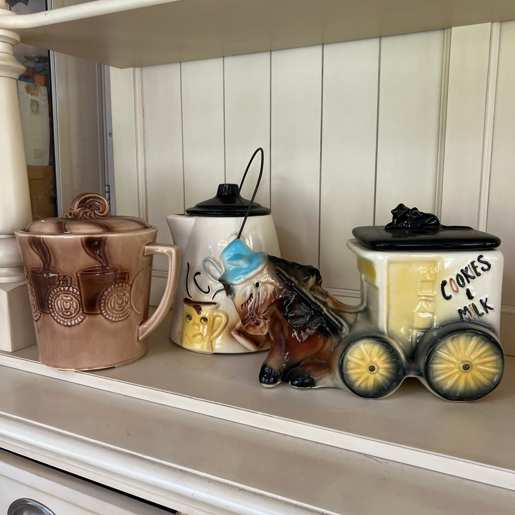 Trio Of Vintage Cookie Jars (porch) #56003 | Auctionninja.com