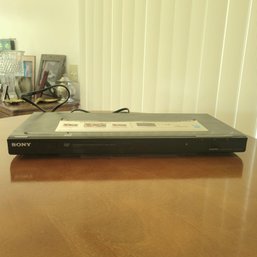 Sony CD/DVD Player (LR)