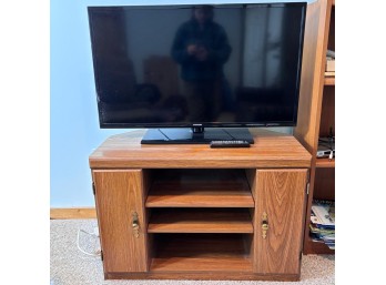 Samsung 41” TV And Vintage Wood TV Stand/Entertainment Center (BSMT)