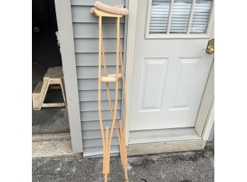 Wooden Underarm Crutches With Adjustable Heigh (Garage2)