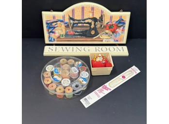 Collection Of Vintage-themed Sewing Accessories And Decor (BSMT)