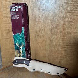 Vintage Boone Hunting Knife With Original Box (Basement 1)