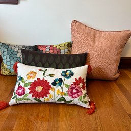 Collection Of Decorative Pillows (up2)