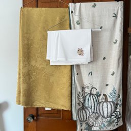 Seasonal Linens, Table Runner, Table Cloth And Napkins (up2 Closet)