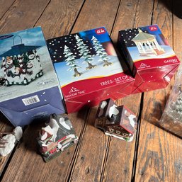 Christmas Village Accessories (attic)