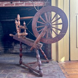 Wow! Lovely Antique Wooden Spinning Wheel (DR)