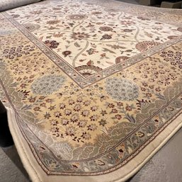 Gorgeous Oriental Area Rug 132'x94' (Basement)