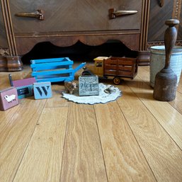 Sweet Decorative Lot Of Home Warming Items  (LR)