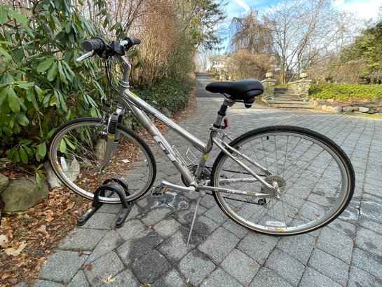 Gt Nomad Hybrid Bike GT Nomad Sport Hybrid Bike Size L