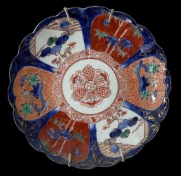 Japanese Imari 8.5' Porcelain Plate From The Late 19th Century With Decorative Scalloped Edge
