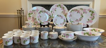 82 Pc Mikasa 'Because' Pattern Of Pink And Green Geranium Floral Designs Japanese Fine China Dinnerware Set