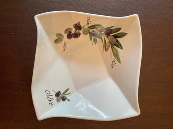 D'Lusso Designs Olive Collection White Porcelain Twist Dish With A Olive Branch Motif